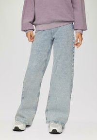 s.Oliver REGULAR FIT / SUPER HIGH RISE / WIDE LEG - Flared Jeans - blau