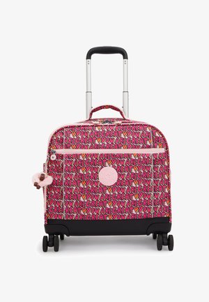 Kleine roze trolleykoffer met herhalende tekst "JIJ BENT GEWELDIG", hartjespatronen, vier wielen, een voorvak en een knuffelaap sleutelhanger.