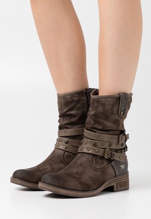 Mustang, Bottines de cowboy / motard - brown