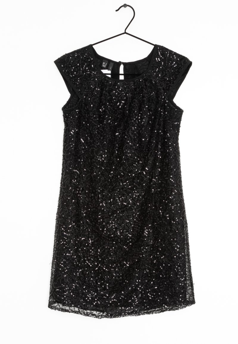 Robe noire sans manches ornée de sequins, avec un col rond et un dos en forme de clé, suspendue sur un cintre noir contre un fond blanc.
