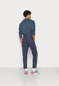 Lee CARPENTER - Calças de ganga de perna direita - black