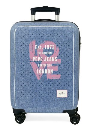Maleta rígida azul con cuatro ruedas, asa telescópica y diseño rosa "LOVE" con texto blanco "Pepe Jeans London".