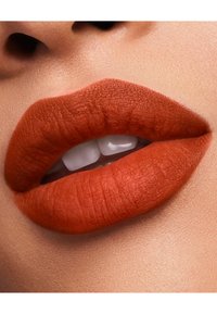 ESTÉE LAUDER PURE COLOR MATTE LIPSTICK - Leppestift - fiercely