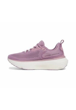Baskets de sport légères de couleur violet clair avec tige en mesh, fermeture à lacets et épaisse semelle intermédiaire en mousse blanche. Équipées d'une languette au talon pour un enfilage facile.