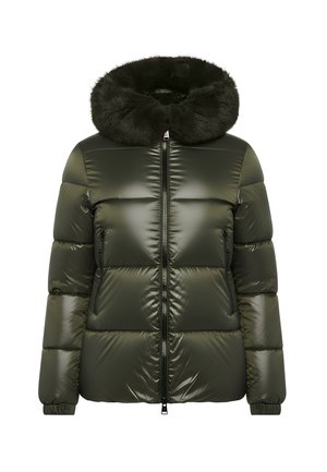 Giacca imbottita in verde oliva scuro, con cappuccio in pelliccia sintetica, finiture lucide, tasche con zip e dettagli di cucitura a contrasto.