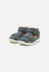 Blå lær sandaler med borrelåser, åbent tådesign, hvid gummisål og forstærket syninger for holdbarhed.