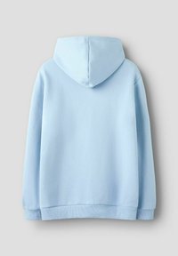 Ljust blå hoodie med långa ärmar, ribbade manschetter och nederkant, visad bakifrån mot en enkel ljus bakgrund.
