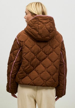 Next, PETITE FIT - LIGHTWEIGHT QUILTED JACKET - Winter jacket - tan brown with pink piping