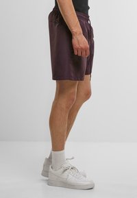 MJ Gonzales Badeshorts - plumpurple
