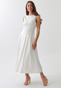 TUSSAH ADDILYN - Denní šaty - white