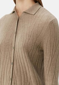 GOBI Cashmere Kofta - taupe
