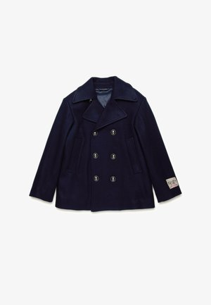 Cappotto in lana blu navy con chiusura a doppio petto, grande colletto, due tasche frontali e una toppa con logo sulla manica.