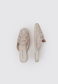 Sandra Fontán Sandalias planas - beige