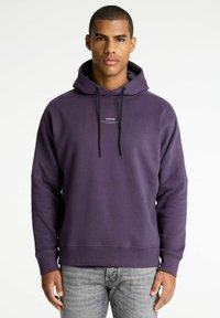 Sudadera con capucha morada y cordón negro, que presenta un pequeño logo blanco en el pecho. Tejido suave, corte holgado y puños acanalados.