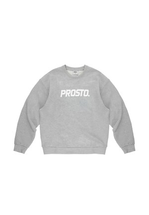 Jasnoszara bluza z okrągłym dekoltem, długimi rękawami i napisem "PROSTO." wydrukowanym grubymi białymi literami na wysokości klatki piersiowej.