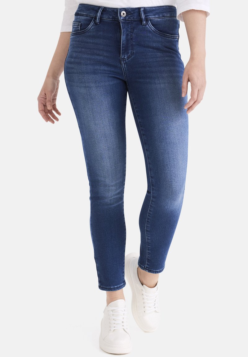 Schlanke Jeans aus dunkelblauem Denim mit klassischem Fünf-Taschen-Design, leichter Ausbleichung und einem Reißverschluss mit Knopfverschluss.