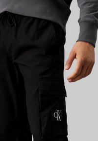 Calvin Klein Jeans WASHED - Kapsáče - ck black