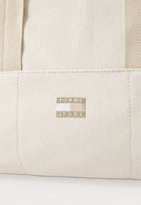 Thumbnail Image 4