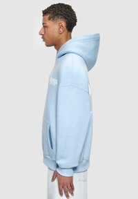 Dropsize OVERSIZE  STUDIOS  - Sweat à capuche - baby blue