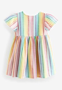 Mehrfarbig gestreiftes Kleid mit kurzen Puffärmeln, das horizontale Streifen in Pink, Blau, Grün und Gelb zeigt, mit einem gerafften Rock.