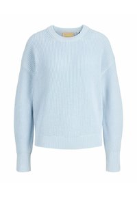 Suéter de tricô azul claro com decote redondo, costuras de ombro caídas e punhos e barra canelados, apresentando um padrão texturizado.