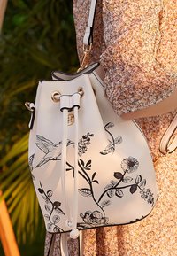 Victoria Hyde COVENT GARDEN - Kabelka - White