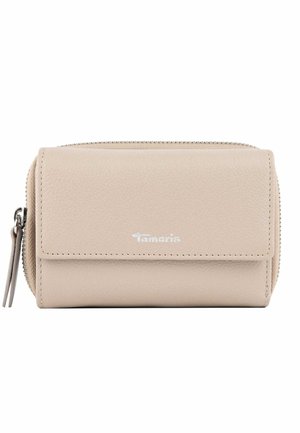Portafoglio compatto in pelle beige con pattina anteriore e scomparto con cerniera, con logo Tamaris in argento sulla parte anteriore.