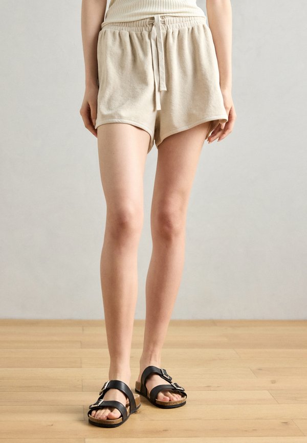 Shorts - silky stone