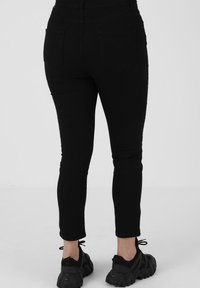Modanisa Vaqueros slim fit - black