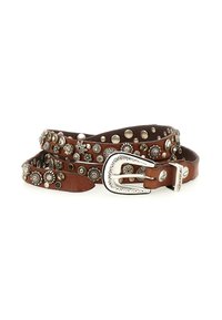 Cintura in pelle marrone con decorazioni di fiori metallici e borchie, dotata di una fibbia rettangolare argentata e intricate lavorazioni sulla fibbia.