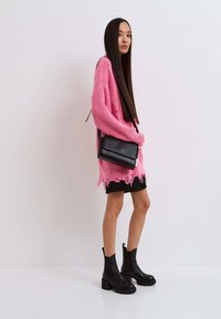 Thumbnail Image 5