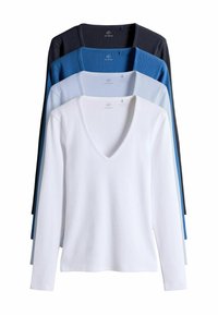 Vier langärmelige V-Ausschnitt-Shirts in Weiß, Hellblau, Dunkelblau und Schwarz. Texturiertes Gewebe mit geripptem Design und geradem Saum.