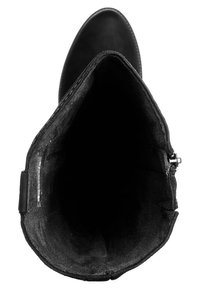 Botín negro con un interior suave, exterior de cuero liso, punta redonda y cierre lateral con cremallera.