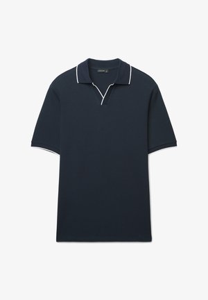 Marineblaues Poloshirt mit strukturiertem Stoff, kurzen Ärmeln, V-Ausschnitt und weißen Zierstreifen an Kragen und Ärmelabschlüssen.