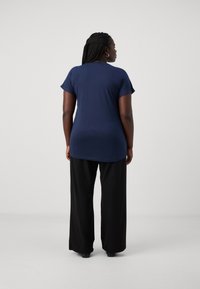 ONLY Carmakoma CARKETTY LIFE MIX TEE  - Triko s potiskem - black iris