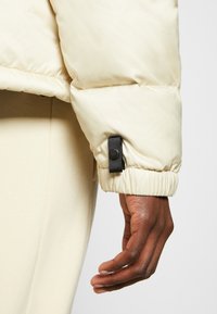 The North Face RETRO NUPTSE JACKET - Casaco de penas - gravel