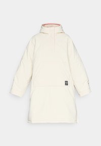 Podložena, plašč do kolen v off-white barvi z visokim ovratnikom in rožnato notranjo podlogo. Ima sprednji žep in oznako blagovne znamke na robu.
