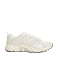 Lys beige trening sko med mesh overdel, suedespenninger, teksturert yttersåle og forsterket hælkapper. Snørebånd med en pull-tab bak.