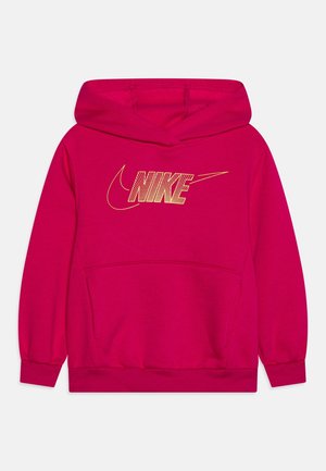 Jasnoróżowa bluza z kapturem marki Nike z przednią kieszenią, kapturem oraz żółto-paskowanym logo Nike na środku klatki piersiowej.