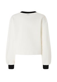 Felpa bianca corta con maniche lunghe, polsini e scollatura a coste neri a contrasto, tessuto liscio e dettaglio del logo minimalista sul retro.