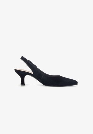 Escarpin pour femmes en daim noir avec bride arrière, bout pointu et petit talon kitten, présenté en profil latéral sur fond blanc.