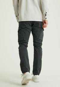CHASIN' NERO.L GAMMA - Pantaloni cargo - dark grey