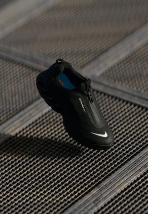 AIR MAX DN ROAM - Sneakers - black/metallic silver-coloured/anthracite