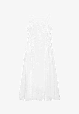 Bela brezrokavna obleka s preprostim dizajnom, A-linijsko obliko, gladko teksturo in šivnimi detajli ob straneh.