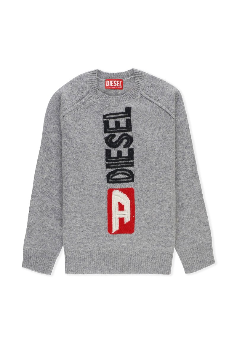 Maglione grigio a maglia con una grafica logo verticale multicolore con accenti rossi, bianchi e neri. Collo rotondo e polsini a coste.