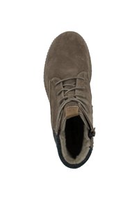 Stivale alla caviglia in suede marrone con punta tonda, design in tessuto laccato testurizzato e un accento a maglia a contrasto attorno al colletto.