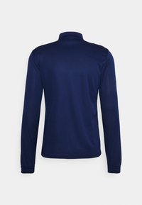 Marineblauw poloshirt met lange mouwen, gemaakt van gladde stof. Heeft een kraag en aansluitende manchetten, met een slank ontwerp en minimale naadafwerking.