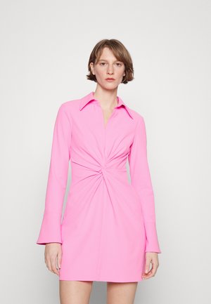 Cinq à Sept MCKENNA DRESS - Šaty do práce - neonpink