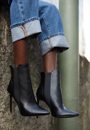 AXELLE - Botines de tacón - black