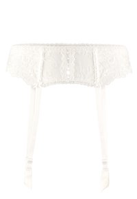 Ce porte-jarretelles en dentelle blanche arbore des motifs floraux, des bords en dents de scie, des sangles en satin et un détail de bouton à l'avant.